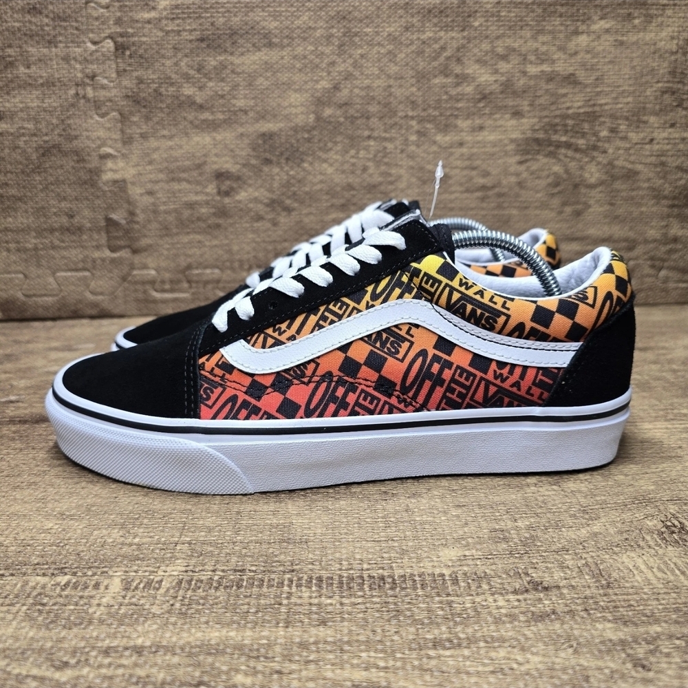 New Vans Logo Flame Old Skool Women's Size 9 Sneakers Red Black White Low Top - Picture 1 of 12